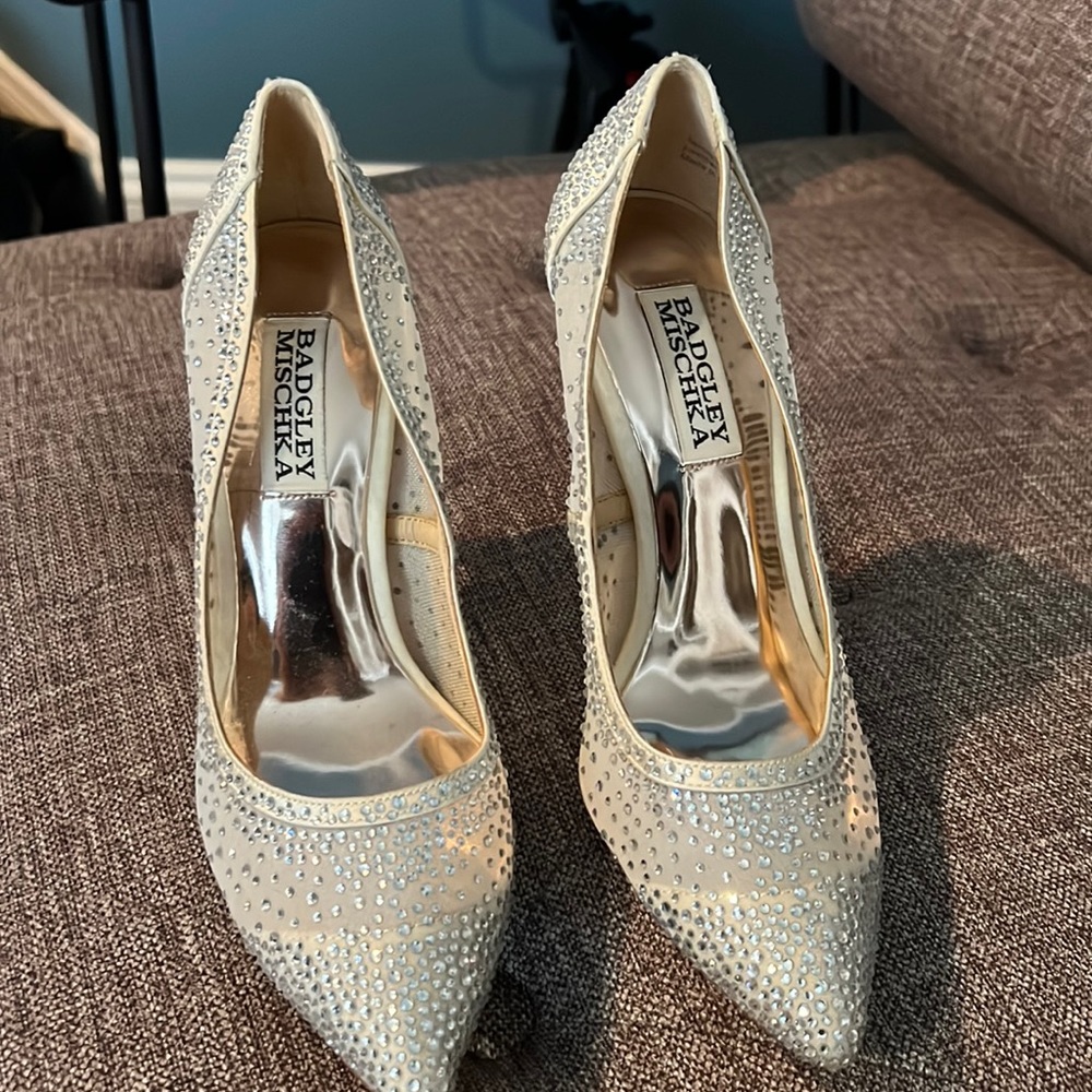 Badgley Mischka crystal dress shoes size 5